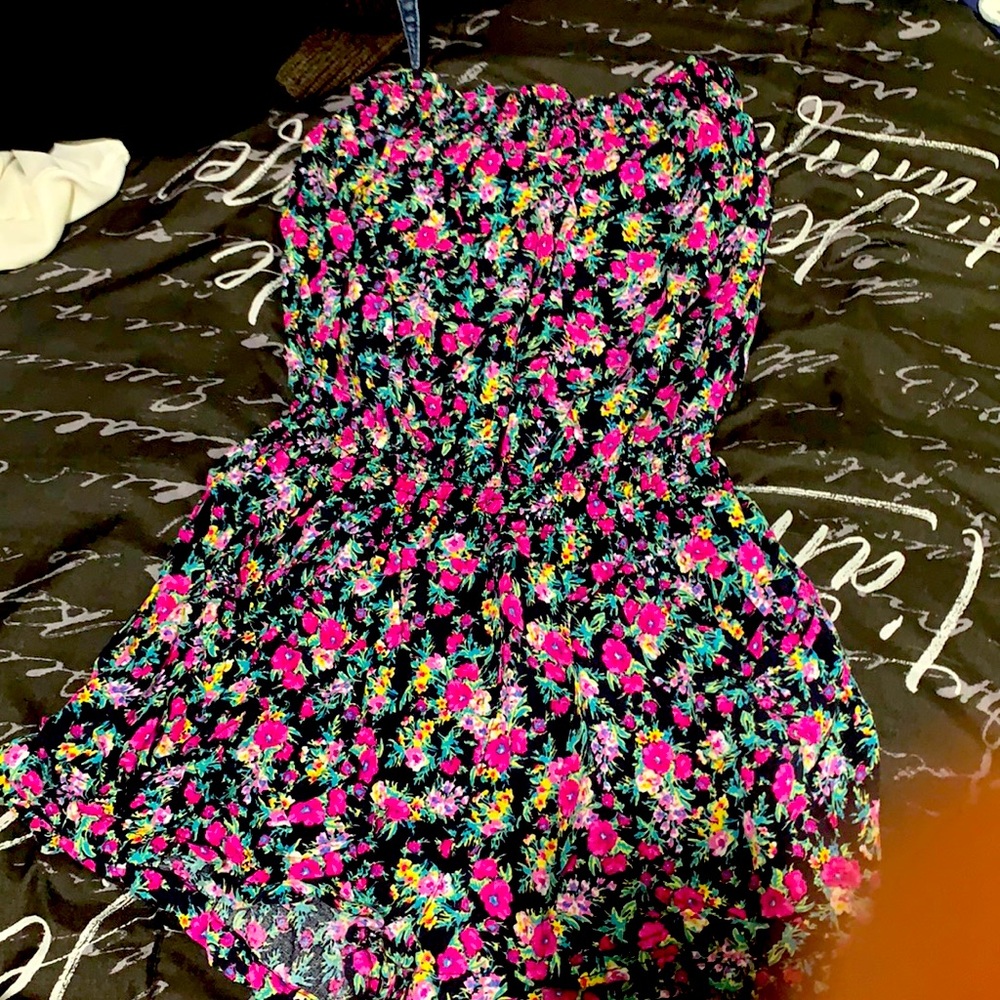 Back and front pockets, flowy